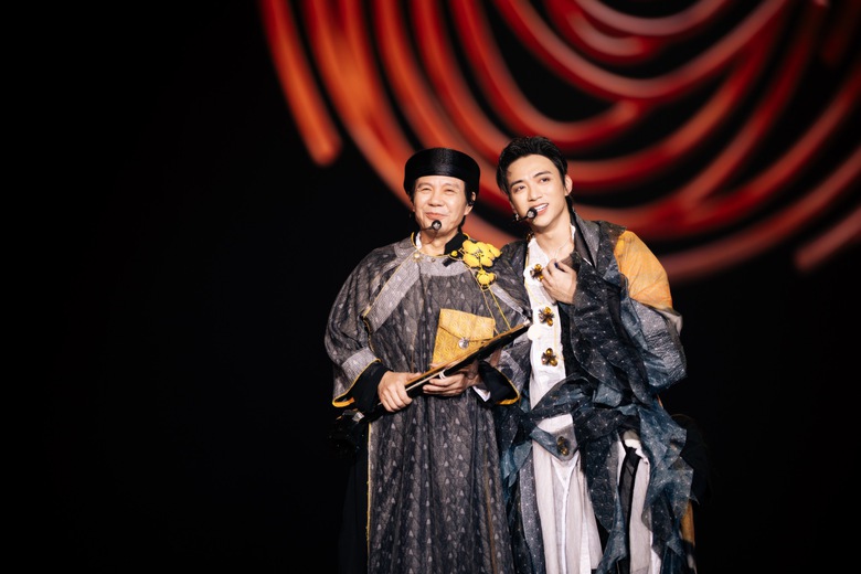 NSND Huỳnh Tú đã chờ Soobin hơn 30 năm để đứng chung sân khấu- Ảnh 2. NSND Huỳnh Tú đã chờ Soobin hơn 30 năm để đứng chung sân khấu- Ảnh 2.