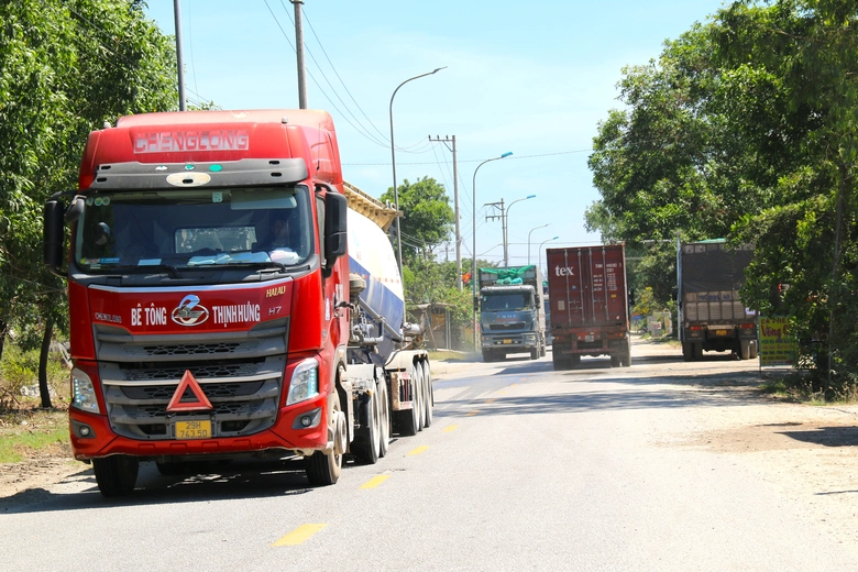 Cấp thiết n&acirc;ng cấp đường kết nối cảng Dung Quất với quốc lộ v&agrave; cao tốc- Ảnh 3.