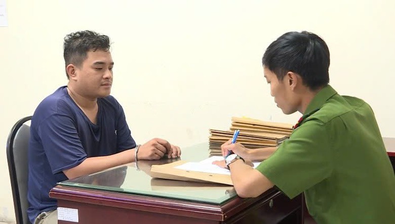 TP.HCM: Bắt khẩn cấp đối tượng vi phạm nồng độ cồn chống đối l&agrave;m CSGT g&atilde;y tay- Ảnh 2.