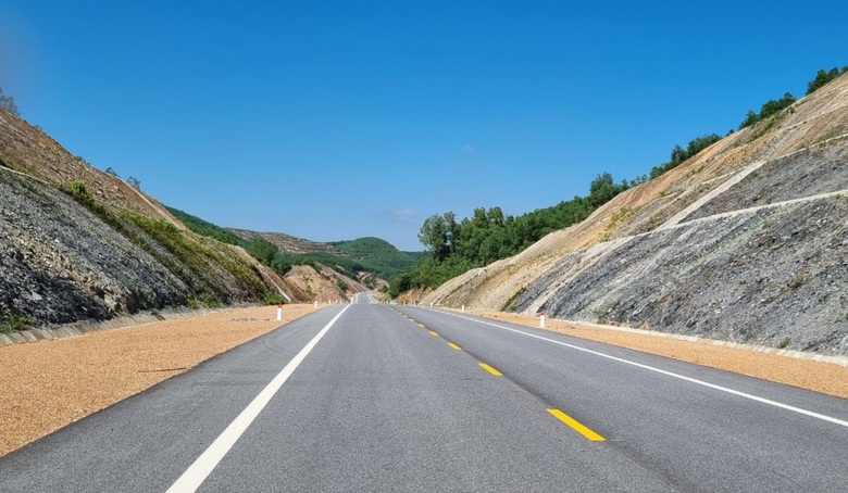 Ngày 29/5 khởi công mở rộng đồng bộ cao tốc 4 làn xe nối Huế với Đà Nẵng- Ảnh 1. Ngày 29/5 khởi công mở rộng đồng bộ cao tốc 4 làn xe nối Huế với Đà Nẵng- Ảnh 1.