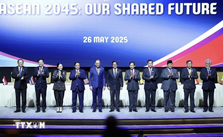 Thông qua Tuyên bố Kuala Lumpur, mở ra chương phát triển ASEAN trong 2 thập kỷ tới- Ảnh 1. Thông qua Tuyên bố Kuala Lumpur, mở ra chương phát triển ASEAN trong 2 thập kỷ tới- Ảnh 1.