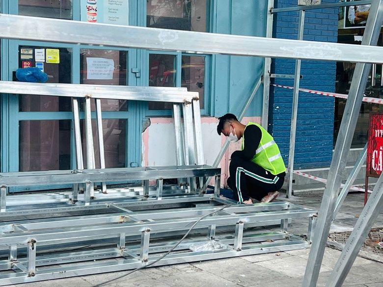 Hà Nội: Dựng rào chắn, chuẩn bị phá dỡ toà nhà "Hàm cá mập"- Ảnh 3. Hà Nội: Dựng rào chắn, chuẩn bị phá dỡ toà nhà "Hàm cá mập"- Ảnh 3.