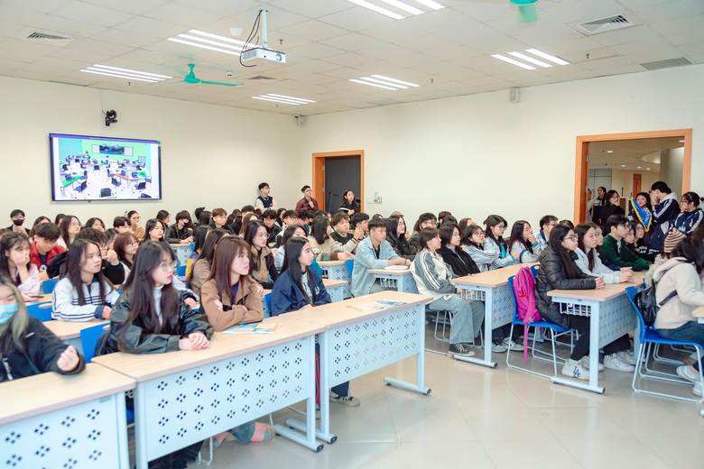 ĐH Kinh tế Quốc d&acirc;n c&ocirc;ng bố x&eacute;t tuyển kết hợp v&agrave; điểm thi THPT- Ảnh 1.