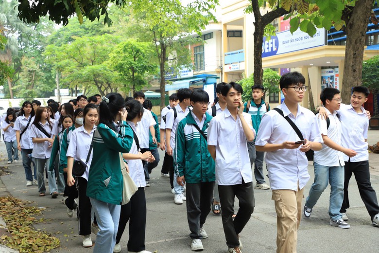 Kỳ thi tốt nghiệp THPT 2025: Gi&aacute;m s&aacute;t chặt h&agrave;nh vi gian lận bằng thiết bị c&ocirc;ng nghệ- Ảnh 1.