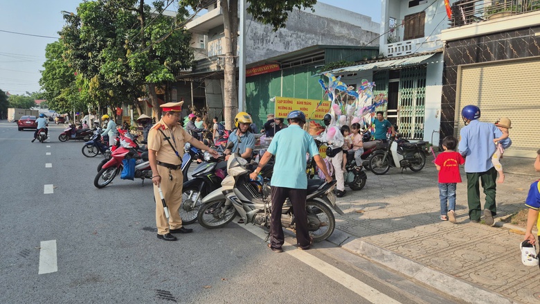 Ph&uacute; Thọ: X&aacute;c định yếu tố then chốt trong đảm bảo an to&agrave;n giao th&ocirc;ng cổng trường- Ảnh 1.