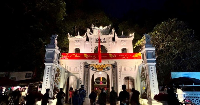 Ra mắt sản phẩm du lịch văn h&oacute;a "Tiếng chu&ocirc;ng Trấn Vũ"- Ảnh 1.