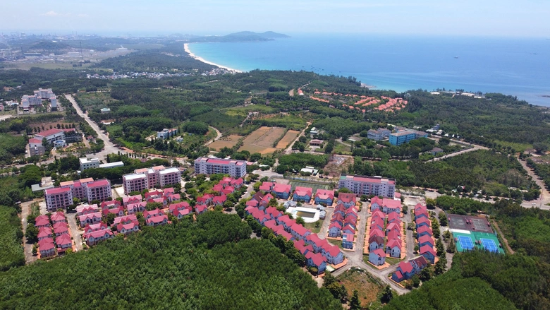 Quảng Ngãi thông qua quy hoạch phân khu xây dựng công nghiệp, đô thị rộng 5.200ha- Ảnh 2. Quảng Ngãi thông qua quy hoạch phân khu xây dựng công nghiệp, đô thị rộng 5.200ha- Ảnh 2.