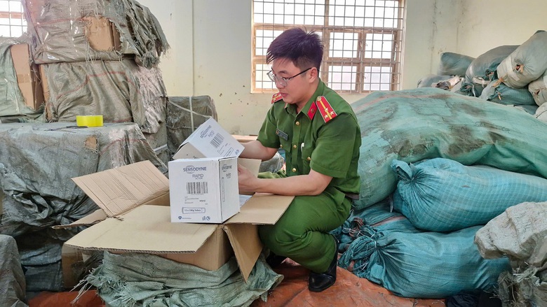 Công an Nghệ An khởi tố 4 đối tượng về tội buôn bán hàng giả- Ảnh 2. Công an Nghệ An khởi tố 4 đối tượng về tội buôn bán hàng giả- Ảnh 2.