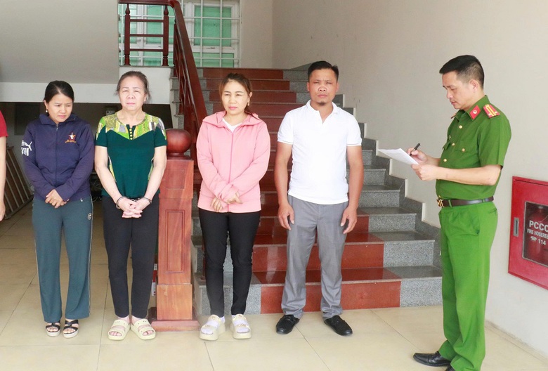 Công an Nghệ An khởi tố 4 đối tượng về tội buôn bán hàng giả- Ảnh 1. Công an Nghệ An khởi tố 4 đối tượng về tội buôn bán hàng giả- Ảnh 1.