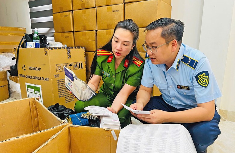 Hà Nội mở đợt cao điểm đấu tranh chống buôn lậu, gian lận thương mại- Ảnh 1. Hà Nội mở đợt cao điểm đấu tranh chống buôn lậu, gian lận thương mại- Ảnh 1.