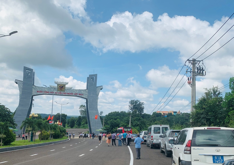 Gia Lai: Hạ tầng giao th&ocirc;ng đồng bộ - Th&uacute;c đẩy thương mại bi&ecirc;n giới ph&aacute;t triển- Ảnh 1.