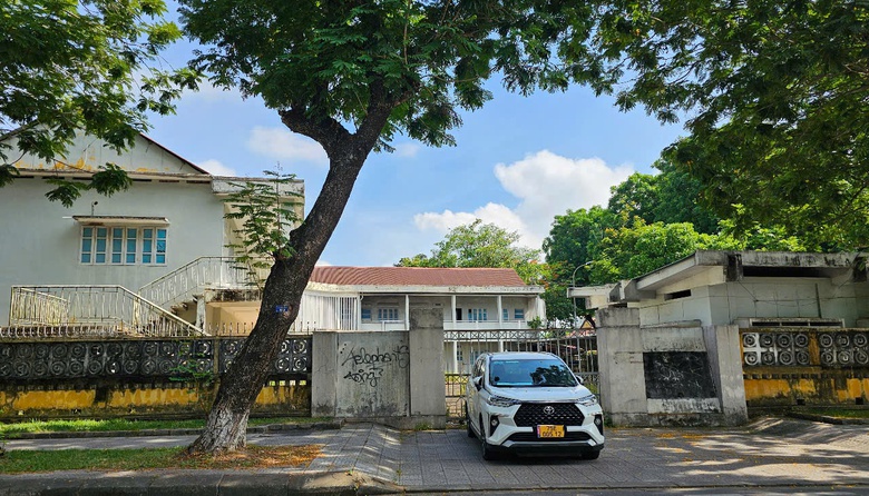 Huế: Loạt trụ sở cũ tr&ecirc;n &ldquo;đất v&agrave;ng&rdquo; bỏ hoang g&acirc;y l&atilde;ng ph&iacute;- Ảnh 12.