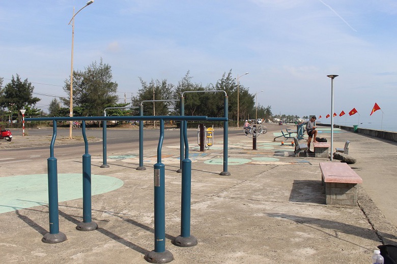 Từ điểm n&oacute;ng x&oacute;i lở, bờ biển Cửa Đại th&agrave;nh kh&ocirc;ng gian xanh v&igrave; cộng đồng- Ảnh 2.