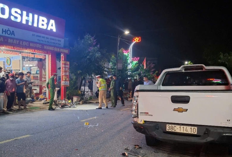 Va v&agrave;o &ocirc; t&ocirc; đậu b&ecirc;n đường, một học sinh tử vong thương t&acirc;m- Ảnh 1.