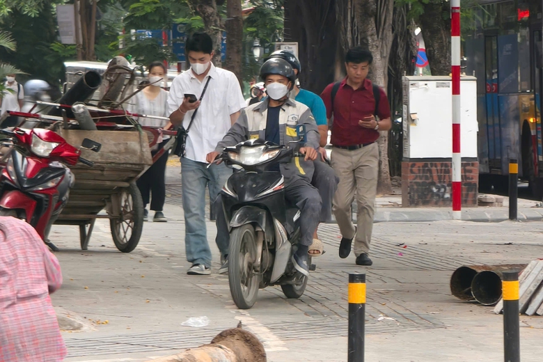 H&agrave; Nội: Cận cảnh camera lưu động bắt lỗi vi phạm, loạt t&agrave;i xế bị xử phạt- Ảnh 6.