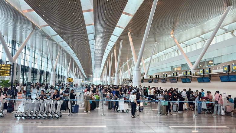 S&acirc;n bay T&acirc;n Sơn Nhất dự kiến đ&oacute;n 10 triệu kh&aacute;ch trong cao điểm h&egrave;- Ảnh 1.