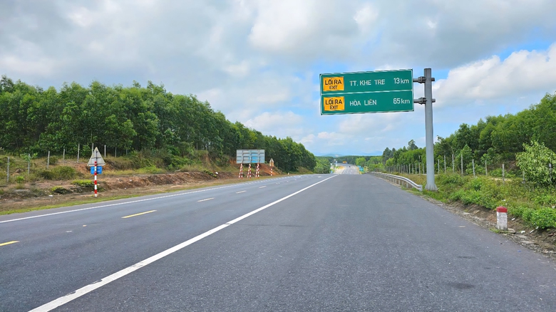 Cận cảnh tuyến La Sơn - H&ograve;a Li&ecirc;n trước giờ mở rộng th&agrave;nh cao tốc- Ảnh 13.