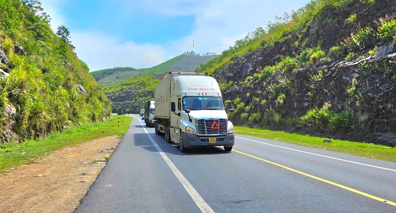 Cận cảnh tuyến La Sơn - H&ograve;a Li&ecirc;n trước giờ mở rộng th&agrave;nh cao tốc- Ảnh 14.