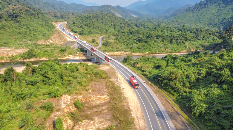 Cận cảnh tuyến La Sơn - H&ograve;a Li&ecirc;n trước giờ mở rộng th&agrave;nh cao tốc- Ảnh 11.