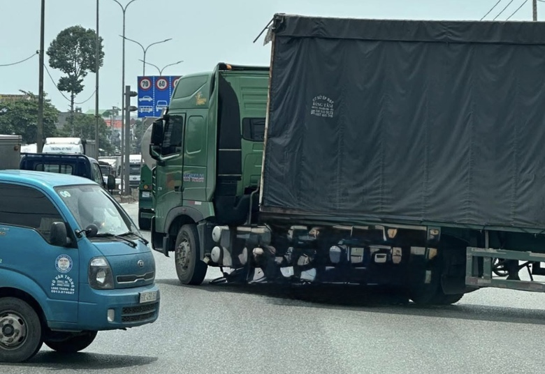 Va chạm giữa xe đầu k&eacute;o v&agrave; xe đạp ở ng&atilde; tư Lộc An, một người tử vong tại chỗ- Ảnh 1.