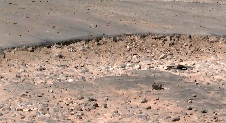 Đường ĐH20 nối Nghệ An - Hà Tĩnh xuống cấp, người dân lo ngại khi lưu thông- Ảnh 4. Đường ĐH20 nối Nghệ An - Hà Tĩnh xuống cấp, người dân lo ngại khi lưu thông- Ảnh 4.