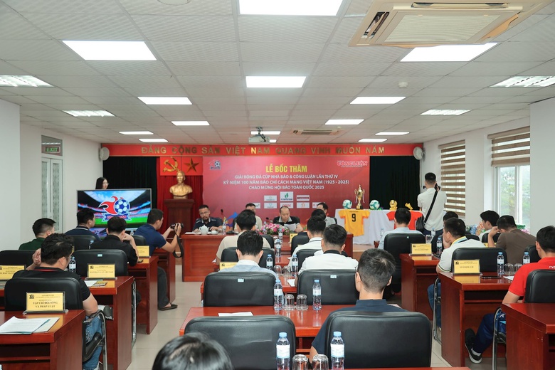 B&aacute;o X&acirc;y dựng tham gia giải b&oacute;ng đ&aacute; C&uacute;p Nh&agrave; b&aacute;o v&agrave; C&ocirc;ng luận lần thứ IV năm 2025- Ảnh 1.