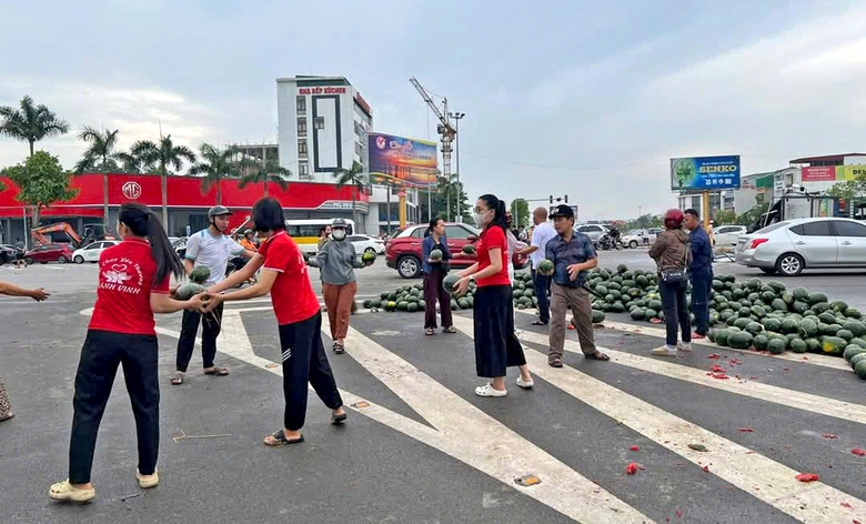 L&acirc;m cảnh khốn c&ugrave;ng sau chuyến xe dưa định mệnh- Ảnh 2.