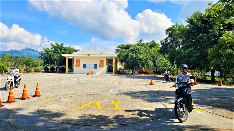 95% học vi&ecirc;n vượt qua kỳ s&aacute;t hạch l&aacute;i xe do C&ocirc;ng an tỉnh Kh&aacute;nh H&ograve;a tổ chức- Ảnh 2.