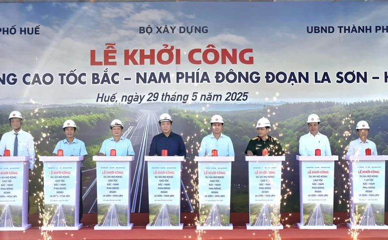 Bộ trưởng Trần Hồng Minh ph&aacute;t lệnh mở rộng đường La Sơn - H&ograve;a Li&ecirc;n l&ecirc;n cao tốc- Ảnh 2.