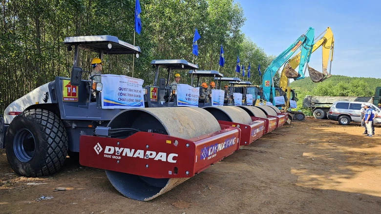 Bộ trưởng Trần Hồng Minh ph&aacute;t lệnh mở rộng đường La Sơn - H&ograve;a Li&ecirc;n l&ecirc;n cao tốc- Ảnh 7.