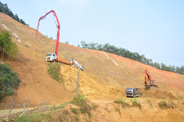 Đề nghị bàn giao mặt bằng sạch dự án đường Hồ Chí Minh qua Tuyên Quang trong tháng 6- Ảnh 1. Đề nghị bàn giao mặt bằng sạch dự án đường Hồ Chí Minh qua Tuyên Quang trong tháng 6- Ảnh 1.
