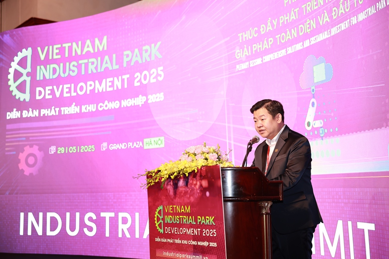 Ông Trương Gia Bảo, Phó Chủ tịch, Tổng thư ký Liên chi hội Bất động sản Công nghiệp Việt Nam phát biểu khai mạc Diễn đàn. Ông Trương Gia Bảo, Phó Chủ tịch, Tổng thư ký Liên chi hội Bất động sản Công nghiệp Việt Nam phát biểu khai mạc Diễn đàn.