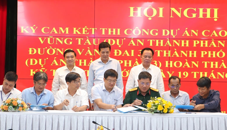 Nỗ lực tăng ca kíp kịp thông xe kỹ thuật cao tốc và Vành đai 3 qua Đồng Nai trước 19/12- Ảnh 2. Nỗ lực tăng ca kíp kịp thông xe kỹ thuật cao tốc và Vành đai 3 qua Đồng Nai trước 19/12- Ảnh 2.