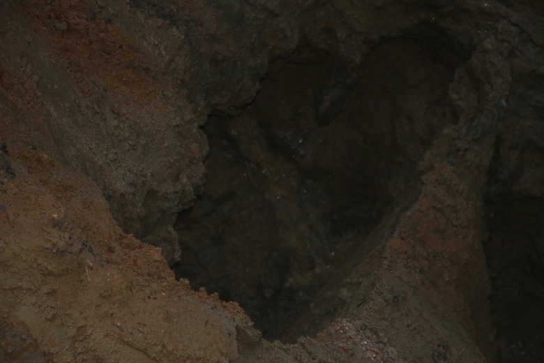 Ngừng h&uacute;t nước ở "hố tử thần", triển khai phương &aacute;n mới t&igrave;m nạn nh&acirc;n mất t&iacute;ch- Ảnh 3.