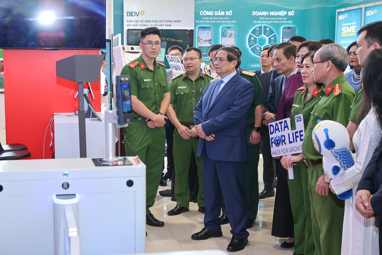 Thủ tướng: Triển khai Chương tr&igrave;nh t&iacute;n dụng 500.000 tỷ đồng với tinh thần "đ&atilde; n&oacute;i l&agrave; l&agrave;m"- Ảnh 3.