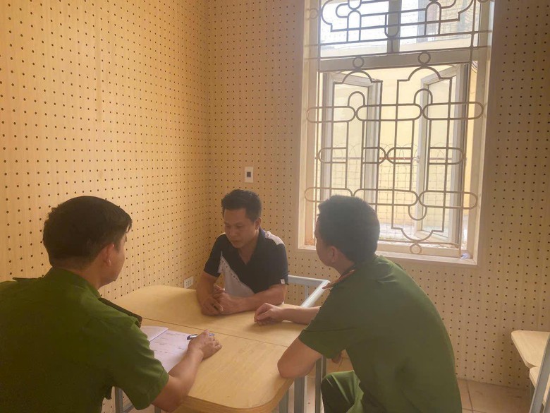 Vĩnh Phúc: Bắt giữ 2 đối tượng đe dọa CSGT chuyển tiền để rút đơn- Ảnh 1. Vĩnh Phúc: Bắt giữ 2 đối tượng đe dọa CSGT chuyển tiền để rút đơn- Ảnh 1.