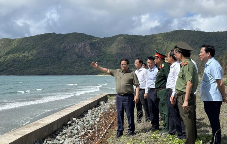 Thủ tướng d&acirc;ng hương tưởng niệm c&aacute;c Anh h&ugrave;ng liệt sĩ tại Nghĩa trang H&agrave;ng Dương- Ảnh 6.