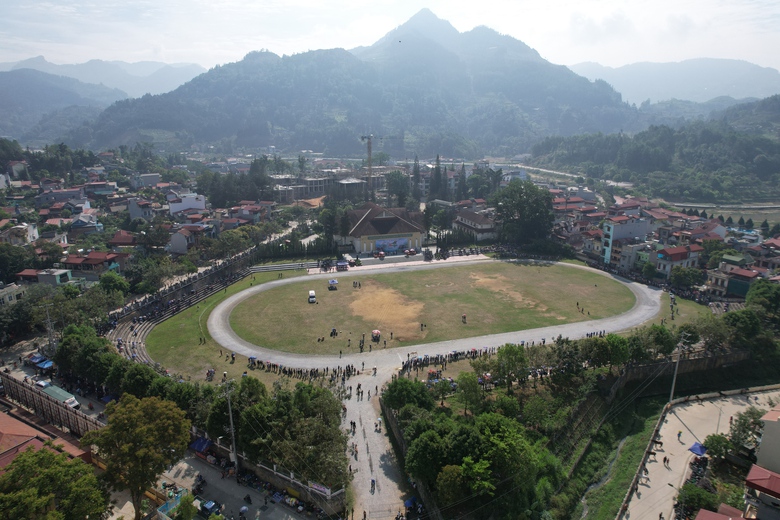 Độc đ&aacute;o đua ngựa giữa n&uacute;i rừng Bắc H&agrave;- Ảnh 2.