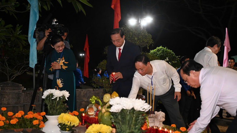 50 năm giải ph&oacute;ng, C&ocirc;n Đảo rực s&aacute;ng đ&ecirc;m tri &acirc;n- Ảnh 8.