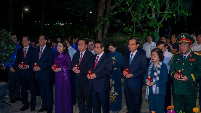 50 năm giải ph&oacute;ng, C&ocirc;n Đảo rực s&aacute;ng đ&ecirc;m tri &acirc;n- Ảnh 4.