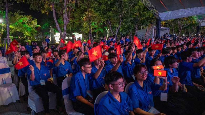 50 năm giải ph&oacute;ng, C&ocirc;n Đảo rực s&aacute;ng đ&ecirc;m tri &acirc;n- Ảnh 9.