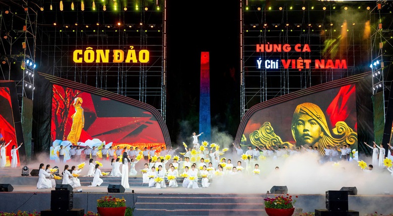 50 năm giải ph&oacute;ng, C&ocirc;n Đảo rực s&aacute;ng đ&ecirc;m tri &acirc;n- Ảnh 12.