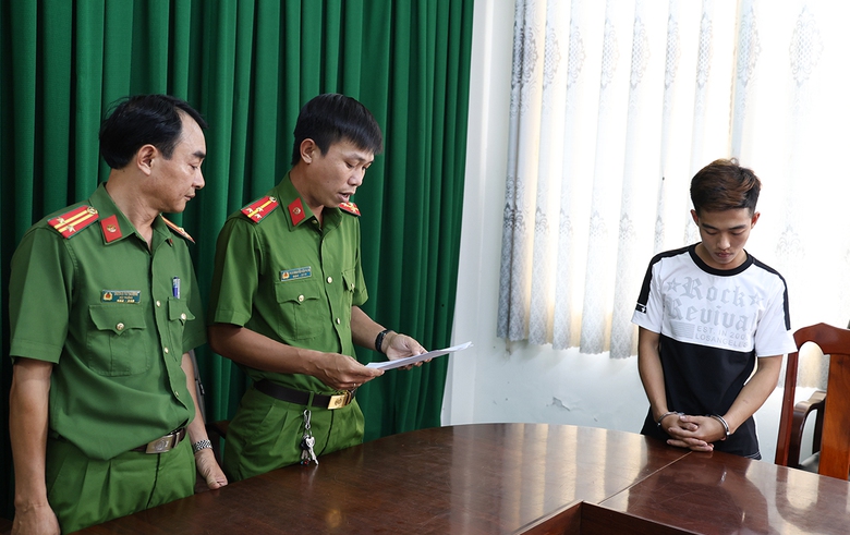 Va chạm giao thông, dùng dao đuổi chém khiến một người tử vong- Ảnh 1. Va chạm giao thông, dùng dao đuổi chém khiến một người tử vong- Ảnh 1.