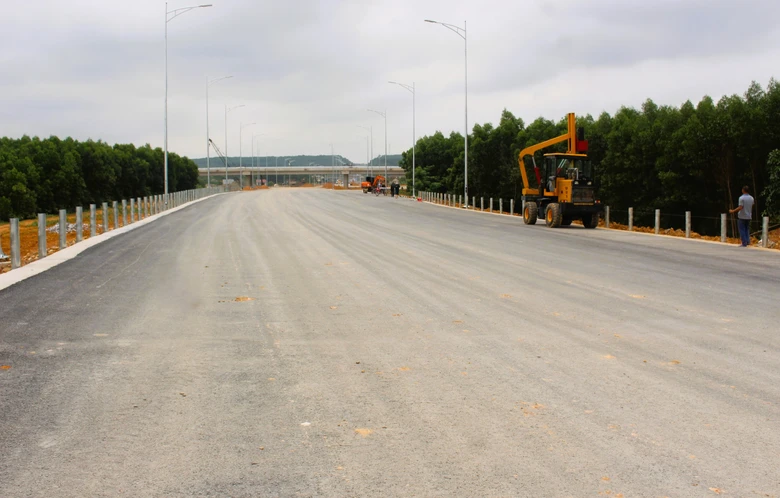 Cận cảnh 3 cầu vượt n&uacute;t giao cao tốc Vạn Ninh - Cam Lộ bứt ph&aacute; tiến độ sau khi c&oacute; mặt bằng- Ảnh 5.