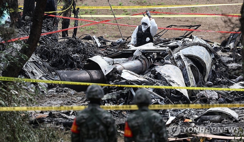 Thông tin mới vụ rơi máy bay tuần tra Hàn Quốc- Ảnh 1. Thông tin mới vụ rơi máy bay tuần tra Hàn Quốc- Ảnh 1.