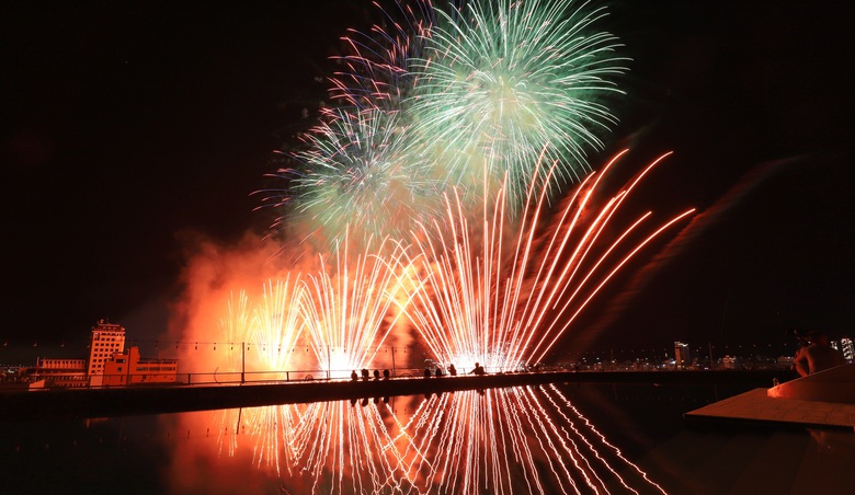 Khai mạc ph&aacute;o hoa quốc tế Đ&agrave; Nẵng 2025: M&agrave;n so t&agrave;i kịch t&iacute;nh giữa đội chủ nh&agrave; v&agrave; Phần Lan- Ảnh 6.