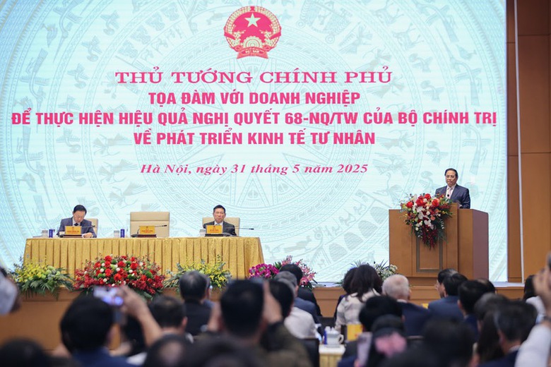 Thủ tướng: Giải quyết y&ecirc;u cầu, đề xuất của doanh nghiệp trong v&ograve;ng 2 tuần- Ảnh 2.