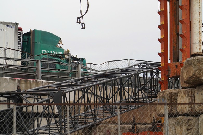 Chủ tịch TP.HCM chỉ đạo điều tra sự cố sập cần cẩu tại dự &aacute;n n&uacute;t giao Mỹ Thủy- Ảnh 3.