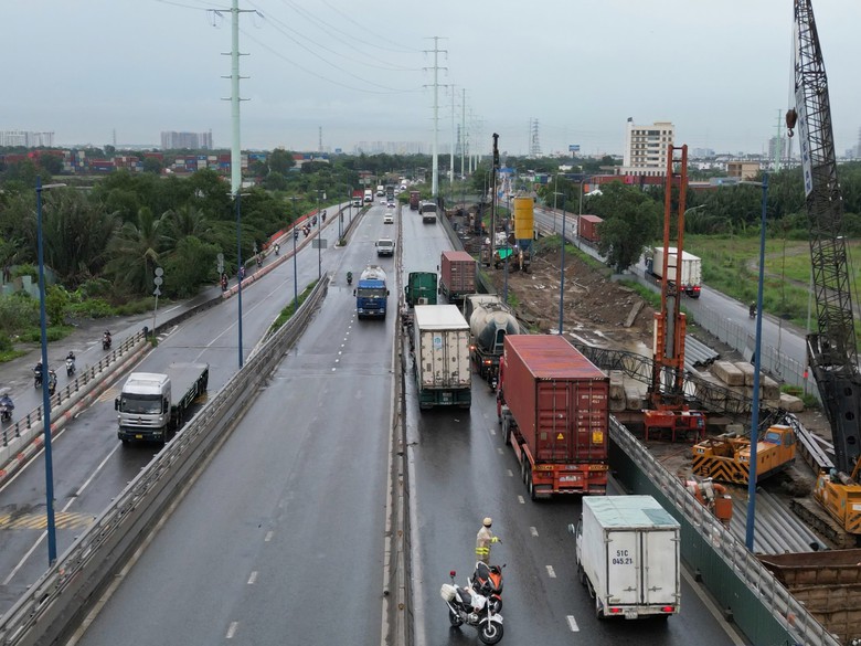 Vụ sập cần cẩu n&uacute;t giao Mỹ Thủy: Bồi thường gần 400 triệu đồng, chủ xe l&agrave;m đơn b&atilde;i nại- Ảnh 1.