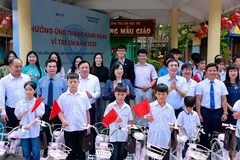 Bộ trưởng Bộ Y tế dự lễ ph&aacute;t động th&aacute;ng h&agrave;nh động v&igrave; trẻ em 2025- Ảnh 2.